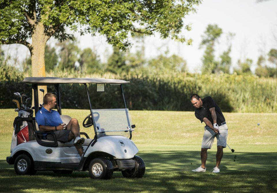 Jason Holyszko drives off the fairway